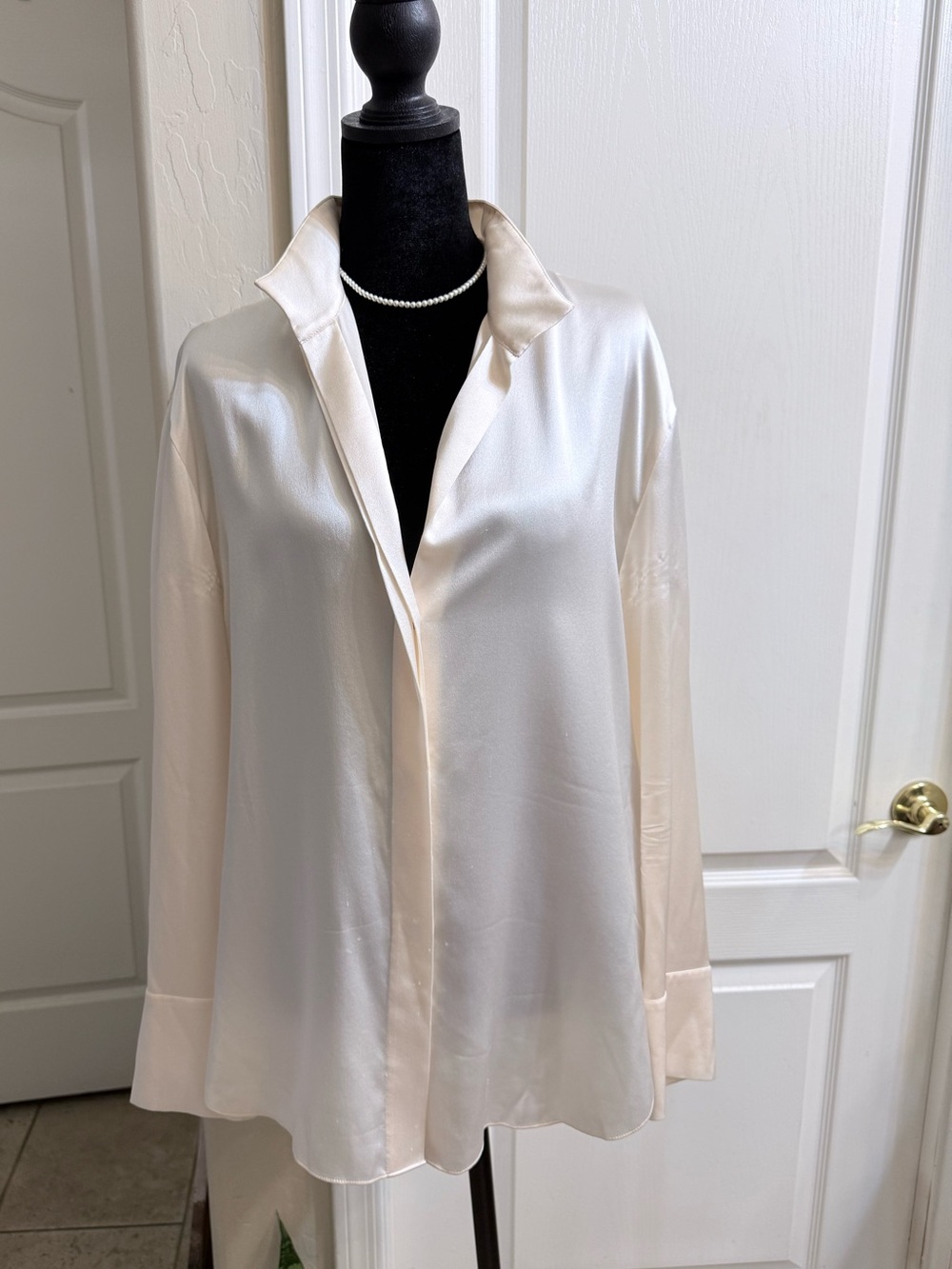 Vince Cream Satin Button-Front Blouse Size L - Picture 4 of 12